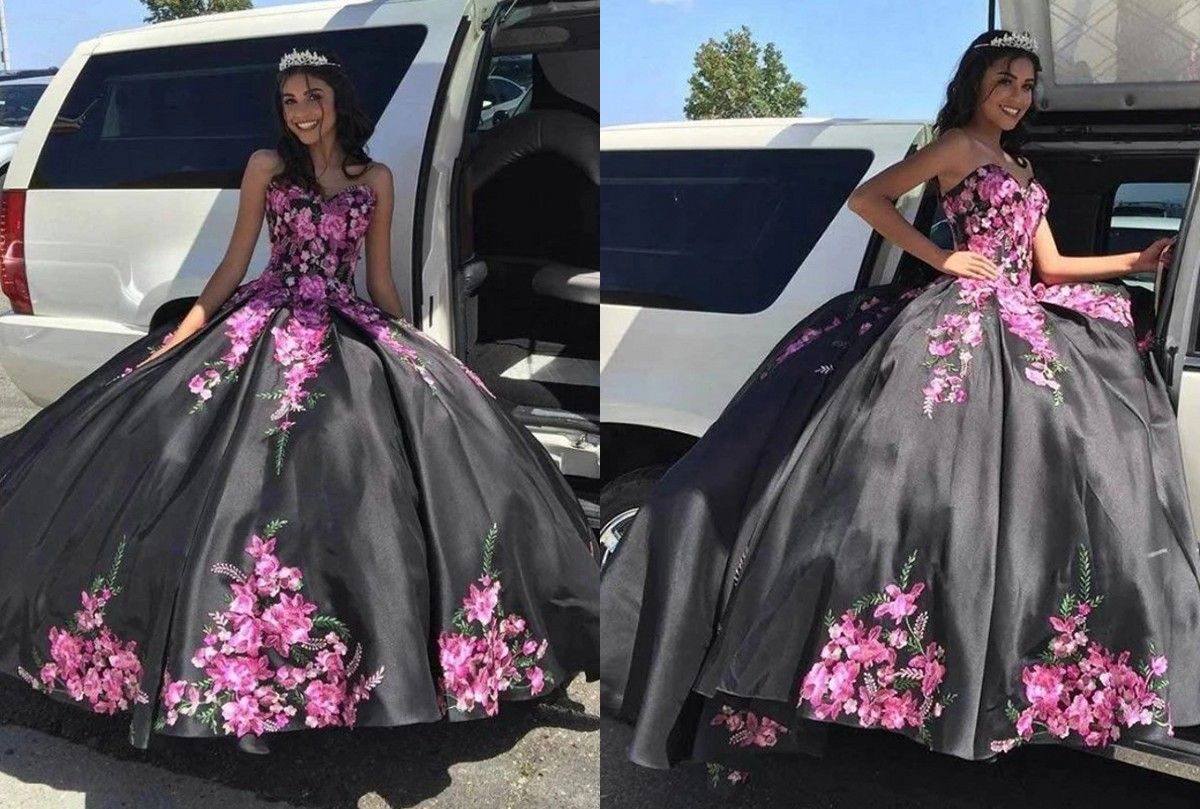 2022 Flores de satén negro Bordado Bordado Quinceañera Vestidos de baile Destaces Sweetheart Long Corset Back 2022 Flores de satén negro Bordado Bordado Quinceañera Vestidos de baile Destaces Sweetheart Long Corset Back