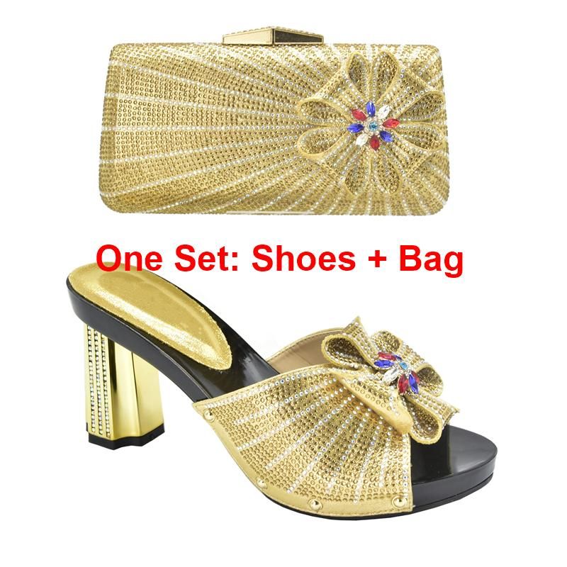金の靴とバッグ