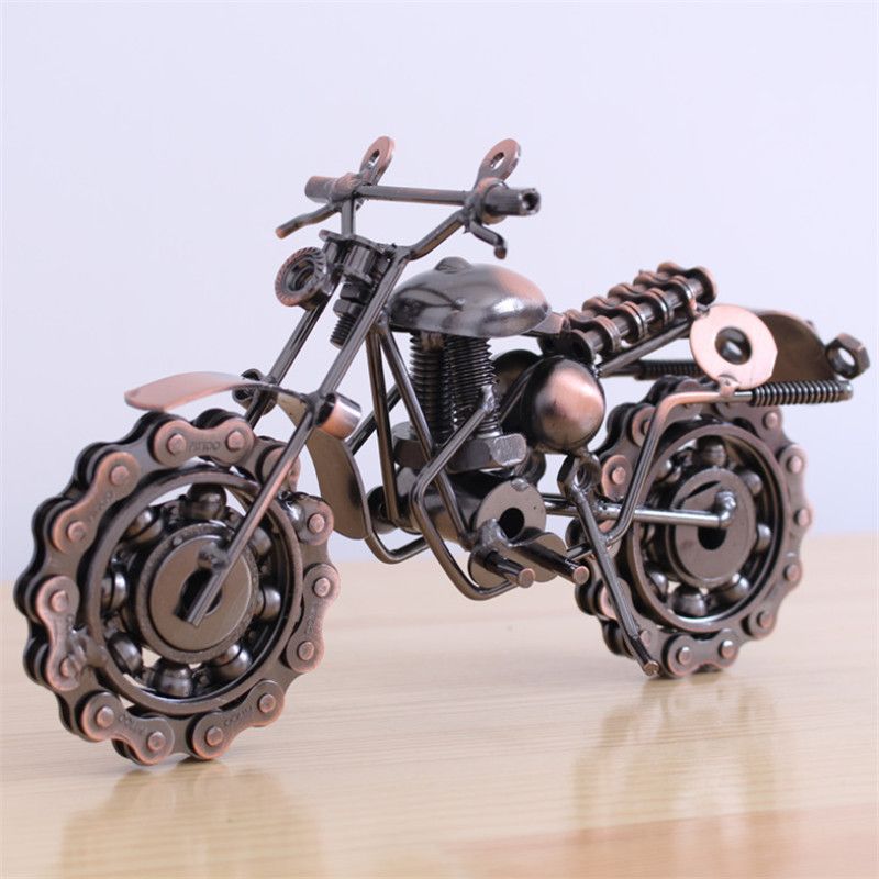 Modelo De Moto De Hierro Retro Hecho A Mano Para La Modelo De Moto De Hierro Retro Hecho A Mano Para La