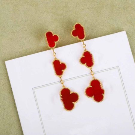 clover motifs earrings