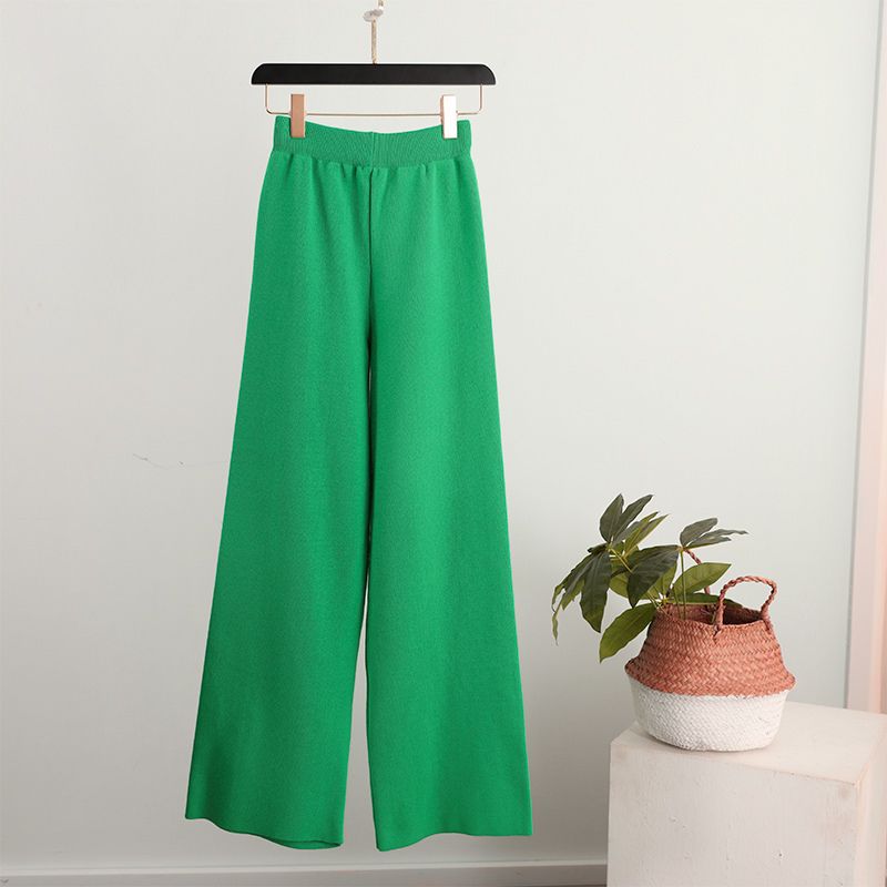 green pant