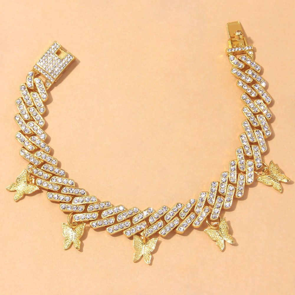 Złota anklet.