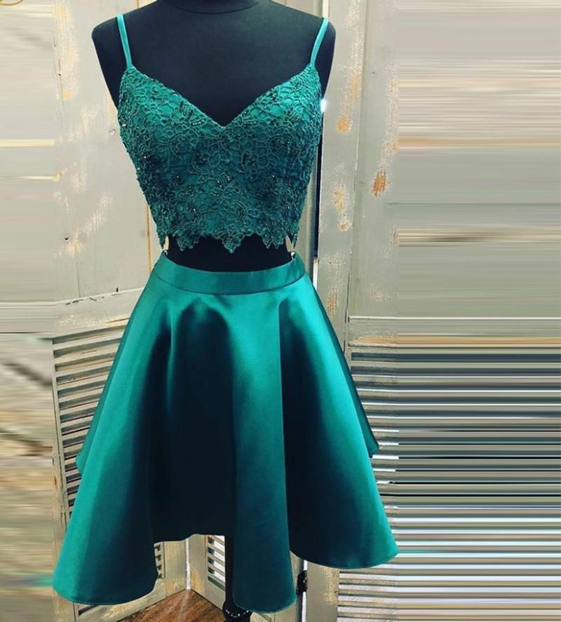 Compra Vestidos De Fiesta Dos Piezas Emerald Green Lace Cocktail Pieza  Conjunto Satin Sexy Spaghetti Strap Mini Vestido De Homecoming Corto Para  Barato | Entrega Rápida Y Calidad | Es.Dhgate
