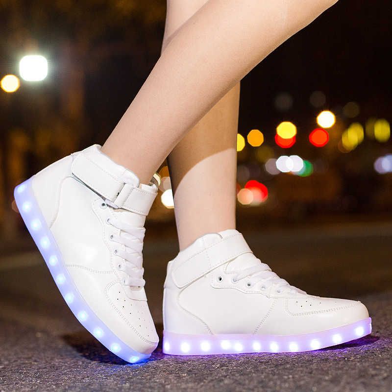 LED clásicos para niños y adultos USB CARGATERING LIGHT UP Sneakers for Boys Girls Hombres
