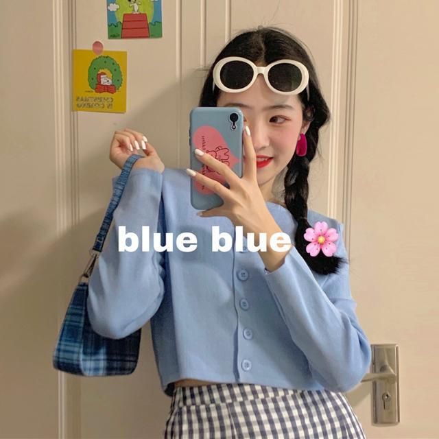 青い