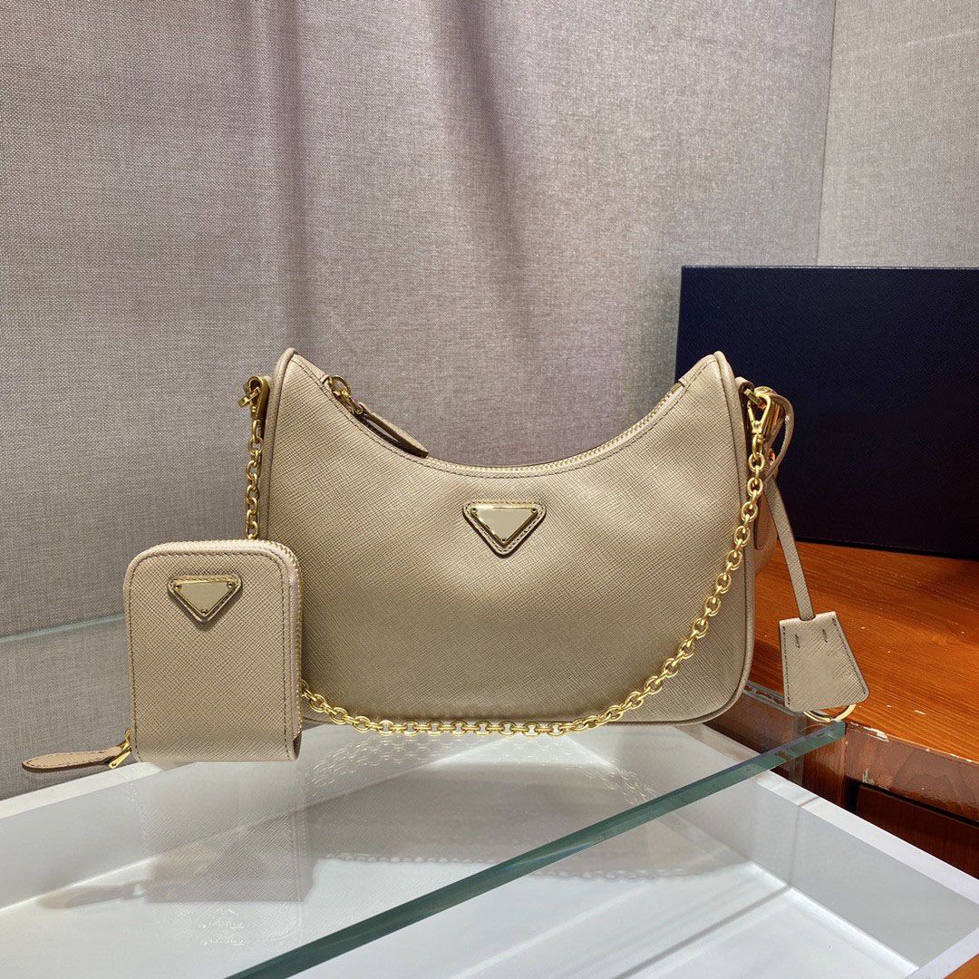 16. Leather Apricot Bags 골드 체인