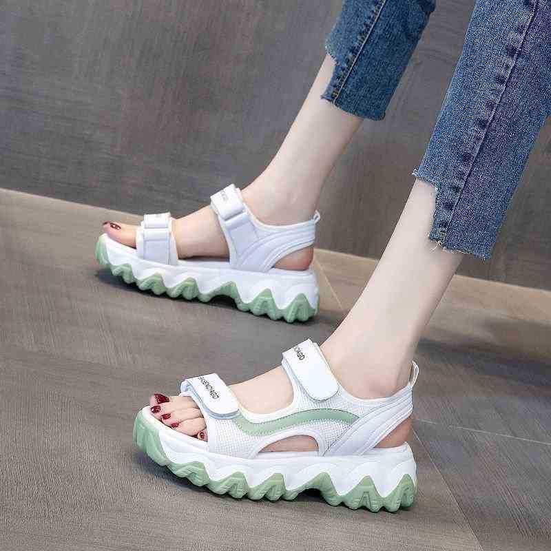 2021 Chanclas de verano Zapatillas Hombre Sandalias de moda al aire libre -  China Zapatillas para hombre y Sandalias para hombre precio