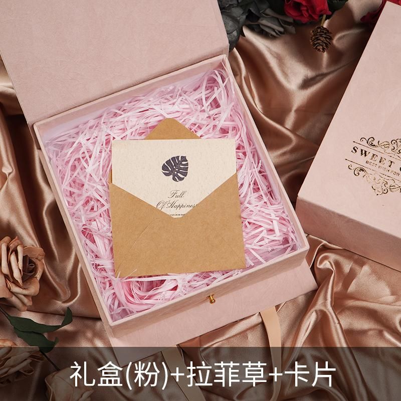 Boîte rose avec raphia 20.5x23.5x7.5cm