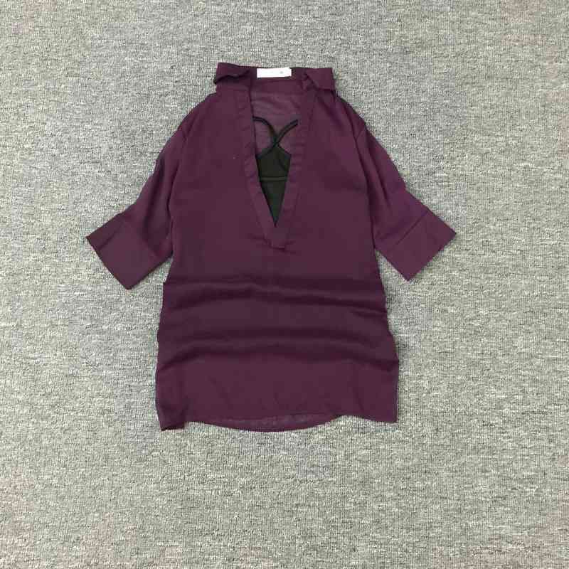 Seule chemise violette