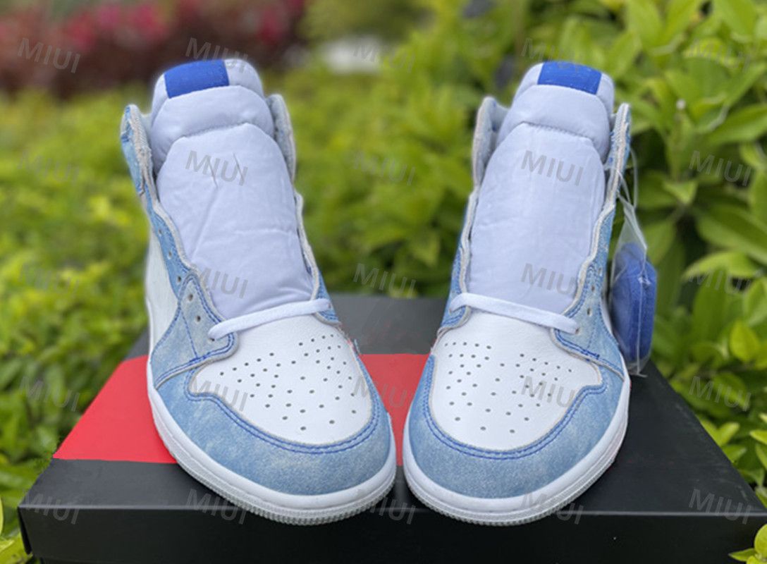 Get the Classic Look with the Best Jordan 1 Replica Sneakers on DHgate!
