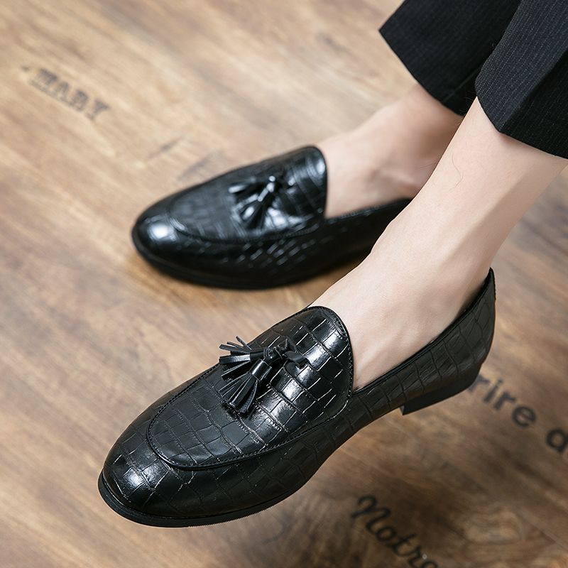 2021 Heren Flats Tassel British Mannen Lederen Schoenen Zwart Pointy  Elegant Bruiloft Jurk Loafer Mode Formele Schoenen Mannen Moccasins Van  Myworld1688, 34,3 € |DHgate