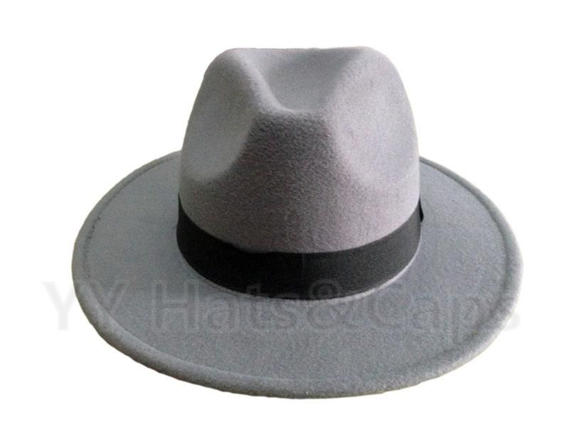 灰色のフェドラの帽子