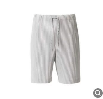 grå shorts