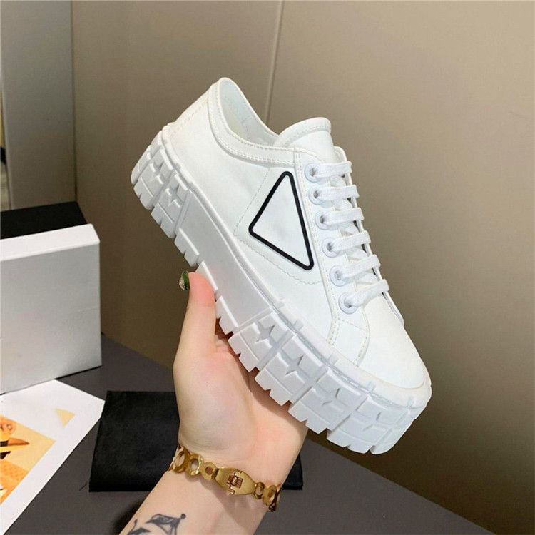 Guess sneakers uomo gialla logo triangolo nero con lacci e sottopiede  estraibile