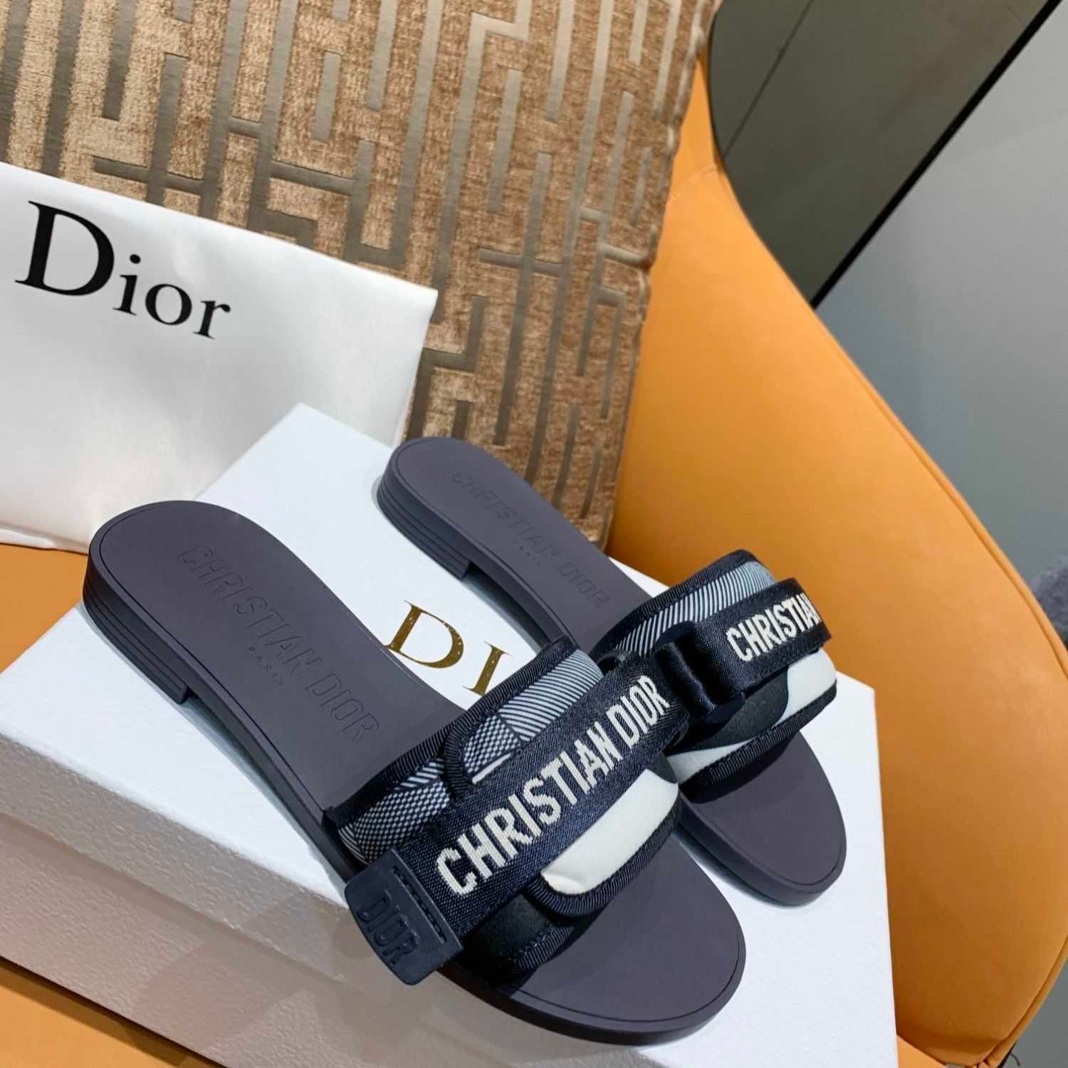 Acquistare Dio Flat Pantofole Da Donna Nuova Lettera D 21 Anni H3YF ZMM  Economico | Consegna Veloce E Qualità | It.Dhgate