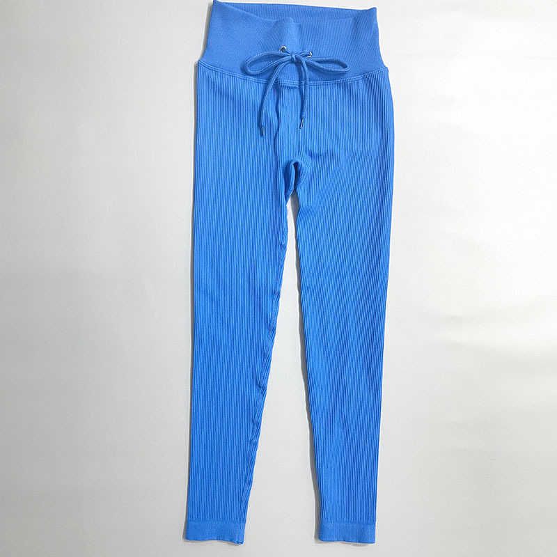 un pantalone blu