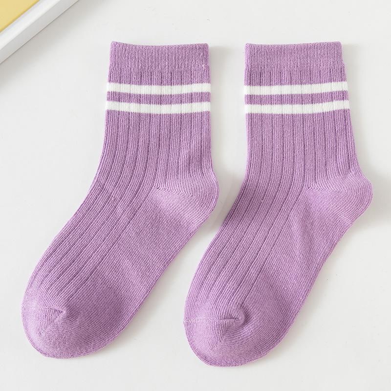紫色の靴下