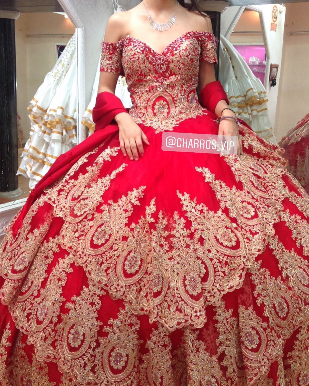 Moderno bordado rojo y oro quinceañera vestidos de fiesta mexicah con gorra  mangas cortas vestido de