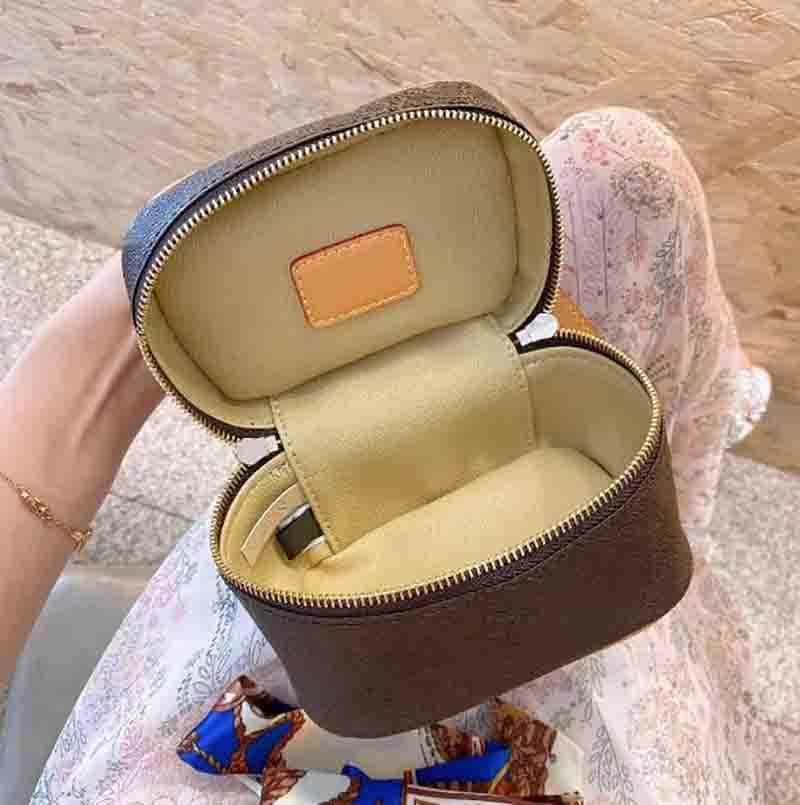2023 Lady Cosmetic Bags Fashion Makeup Bag Women Designers Toiletry Travel  Pouch Ladies Purses High Quality Handbags Size 25/20/19/15cm From  Fashionshoes_666, $28.82