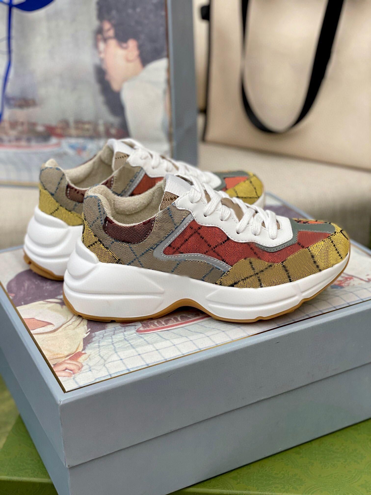 Acheter Pas Cher 2022 IDUZI Designer De Luxe Chaussures Chaussures  Chaussures Rhyton Sneakers Beige Hommes Formateurs Vintage Chaussures De  Luxe Mesdames Avec Boîte Taille 35 45 Du 78,07 € | Fr.Dhgate