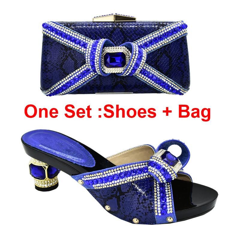 Chaussures bleues et sac