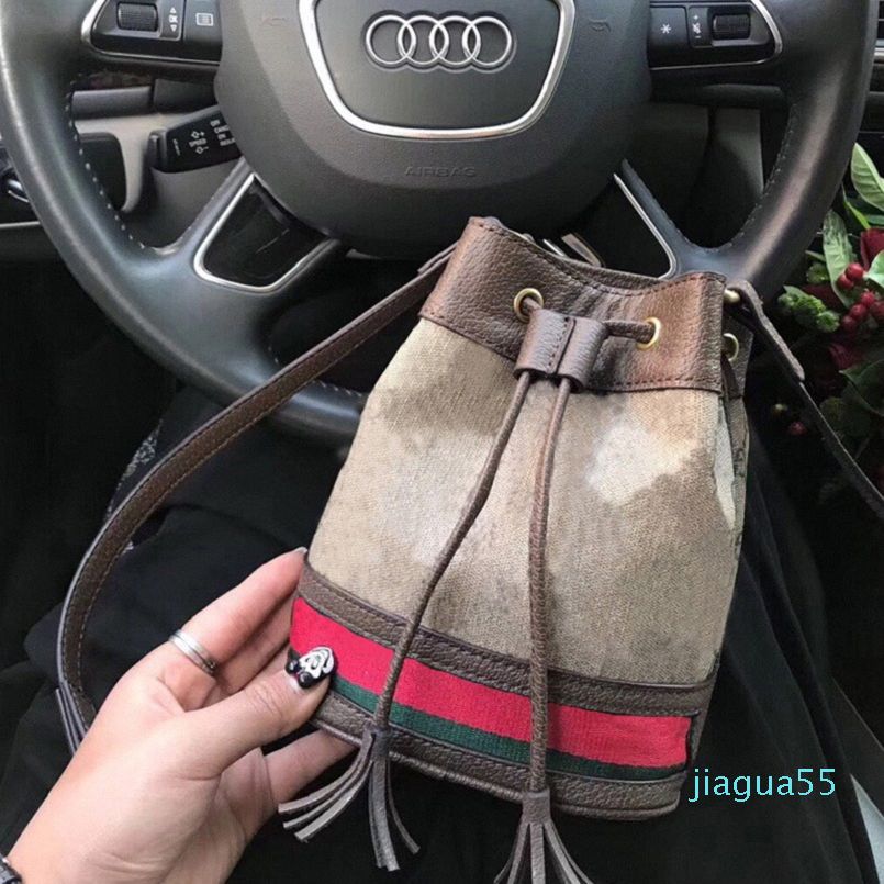 bucket bolsa luxury brand