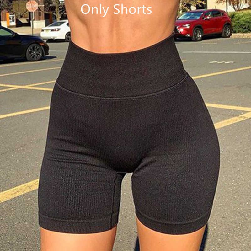 pantalones cortos negros