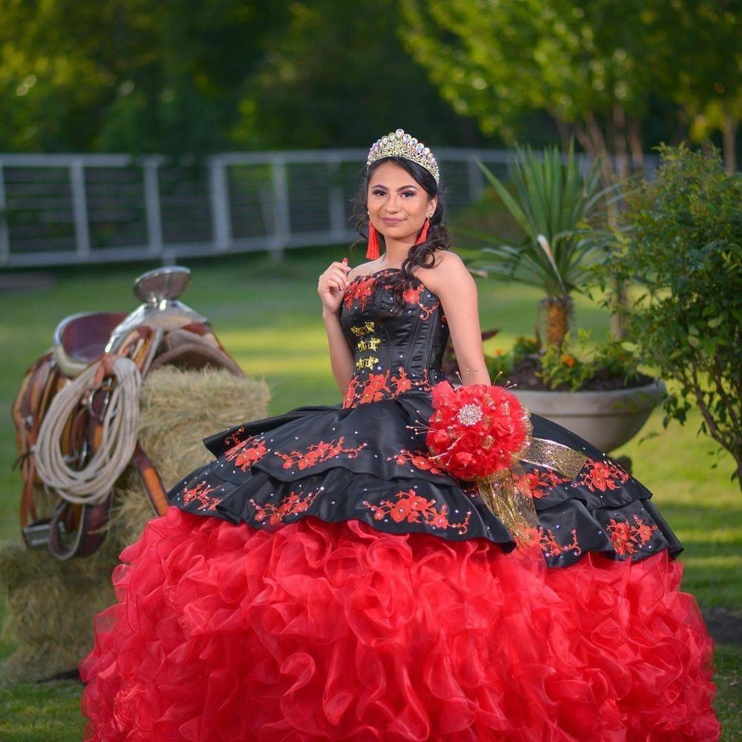 Sexy vestido rojo y negro vestido de bola quinceanera vestido formal 2022 mexicano charro sin tirantes flores florales modelos ruffles satin orgzavestidos 15 anos Sexy vestido rojo y negro vestido de bola quinceanera vestido formal 2022 mexicano charro sin tirantes flores florales modelos ruffles satin orgzavestidos 15 anos