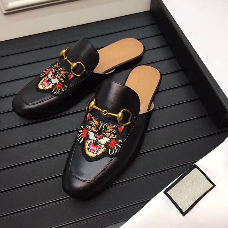 Compre 2021 Mocasines De Las Mujeres Otoño Invierno Invierno Zapatillas De  Lana Cálida Classic Metal Hebilla Bordado Estilista Zapatos Hombres De Alta  Calidad Cuero Medio A 0,91 € Del Luxuryslipper123 | Es.Dhgate.Com