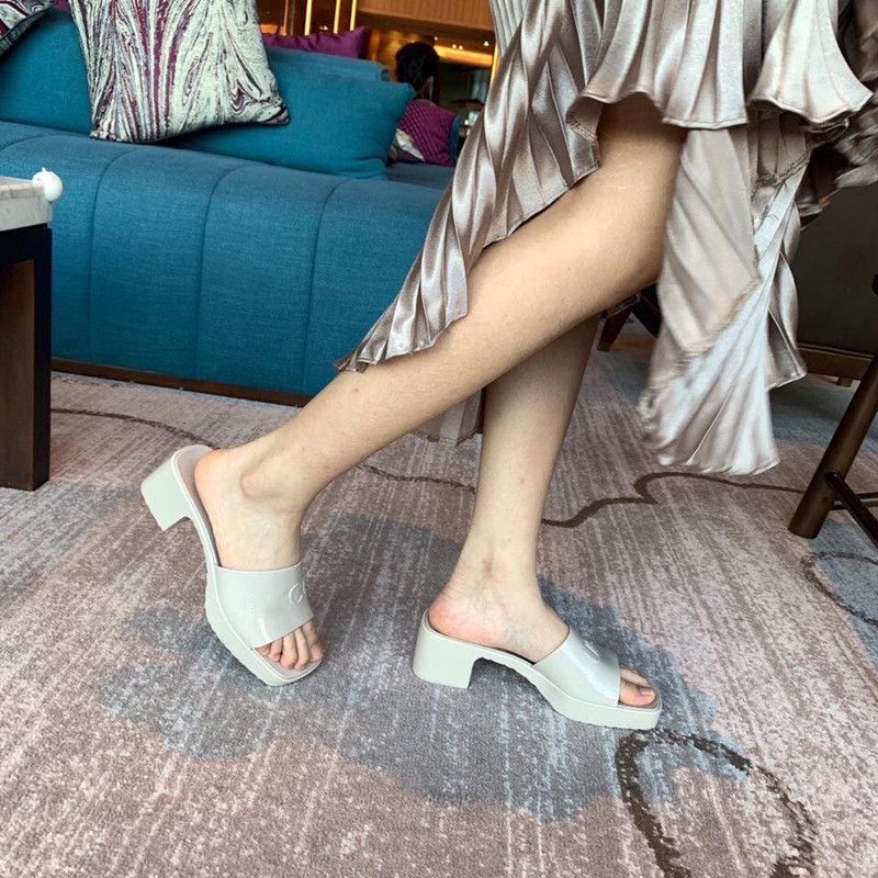 Designer Slippers Sandals Sandals Star recomienda Sueled Tacón grueso Zapatos de goma de lujo Diseño cómodo No se llena de pies