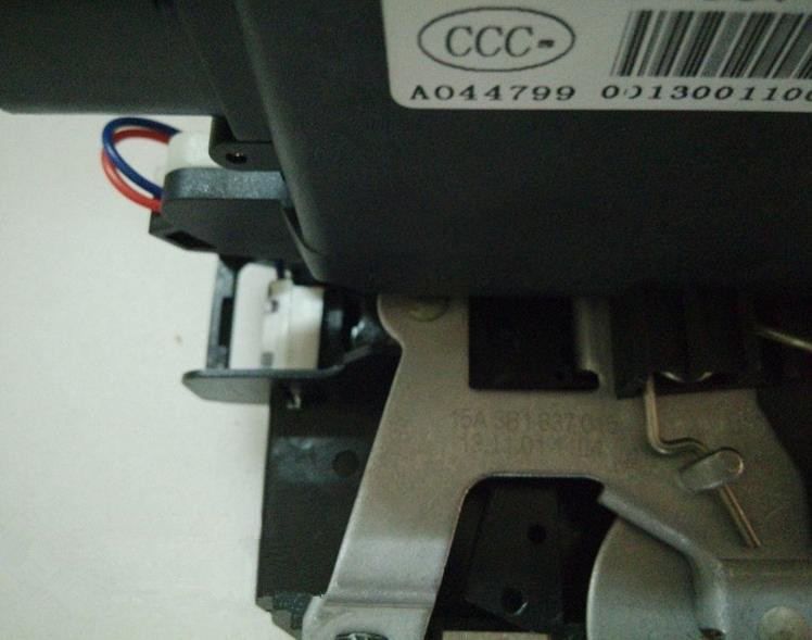 Amazon Com Genuine Oe Volkswagen Door Lock Latch Assembly Module 3b1837015at Driver Side Front Automotive