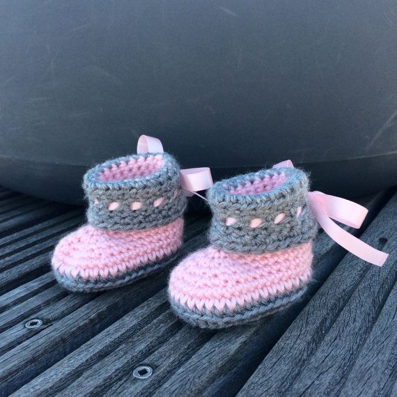 Compre O Melhor E O Mais Recente BRAND Sapatinhos De Bebê De Crochê Em Rosa  E Cinza / Crochê Bebê Sapatos 0 12 M Personalizado | DHgate.Com