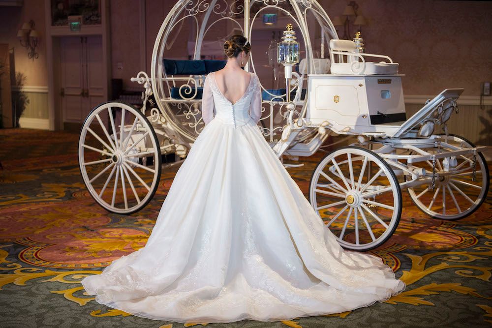Compra Vestido De Novia Cenicienta Edición Limitada 2015 De Bola Del Vestido  De Flores Bordado Rebordear Cristalino Del Organza Vestidos De Novia Con  Mangas Largas Sin Respaldo Barato | Entrega Rápida Y