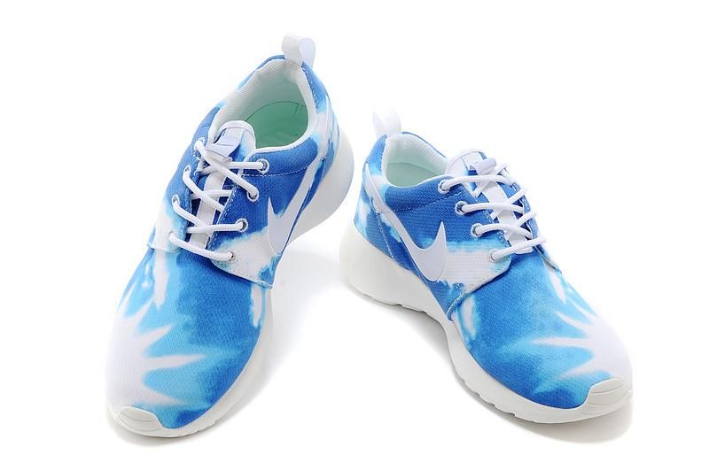 nike roshe run blue white