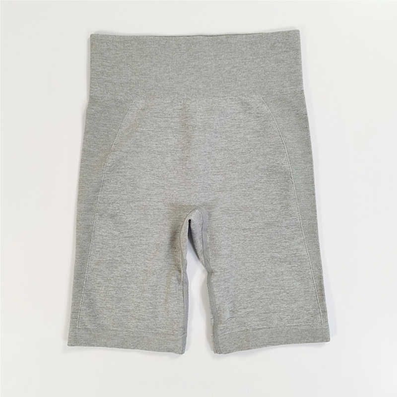 grå shorts
