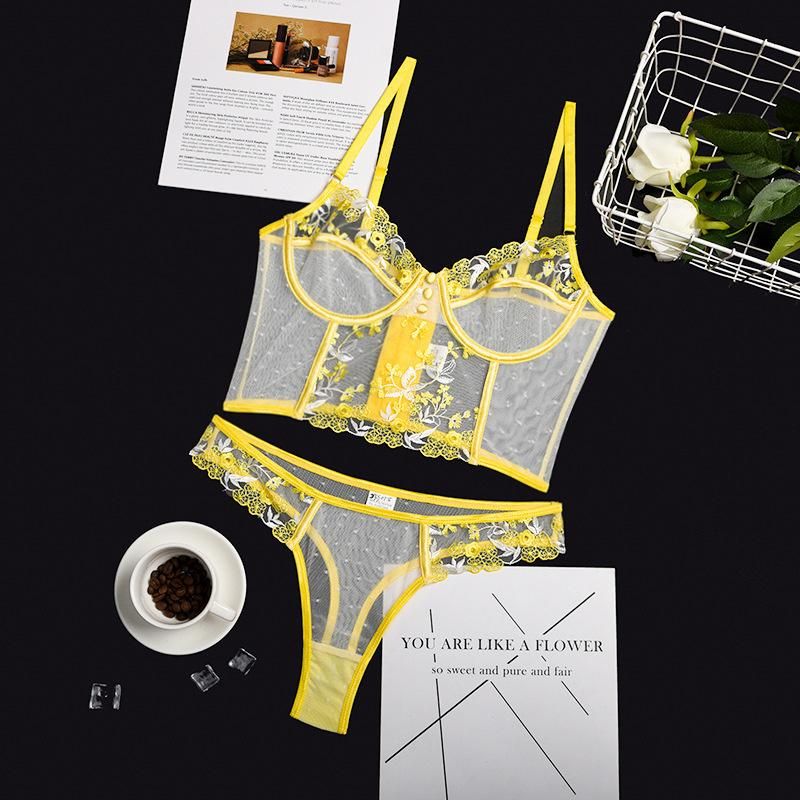 ensemble de soutien-gorge jaune