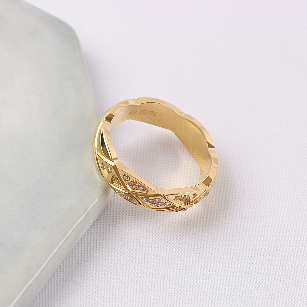 Gold 6mm Ring Diamond