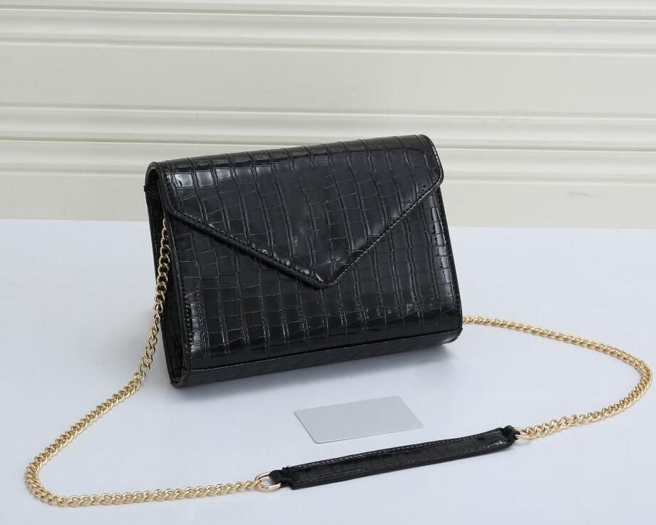 Compra Mujeres Messenger Bolsos De Hombro Cuero De Vaca Para Mujer Pequeño  Fiesta Retro Bolso Retro Bolstea De Las Señoras Venta Al Por Mayor Bolsos  De Moda Purees Tejido Letra Hardware Cadenas