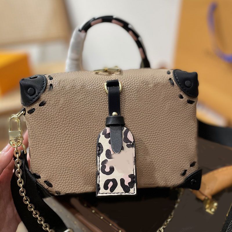 chain strap cross body bolsa