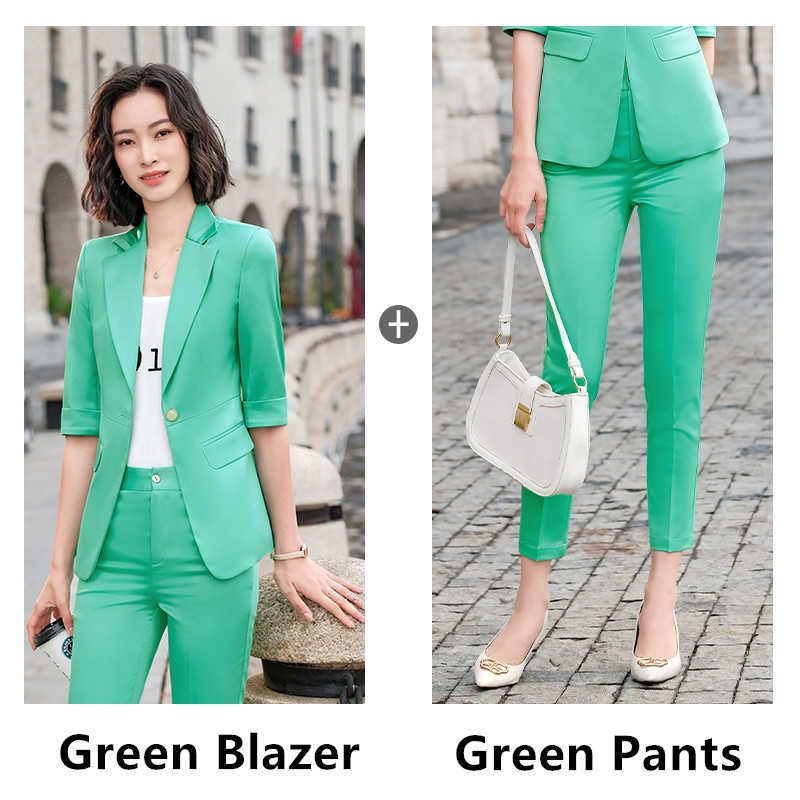 Casaco verde e calças