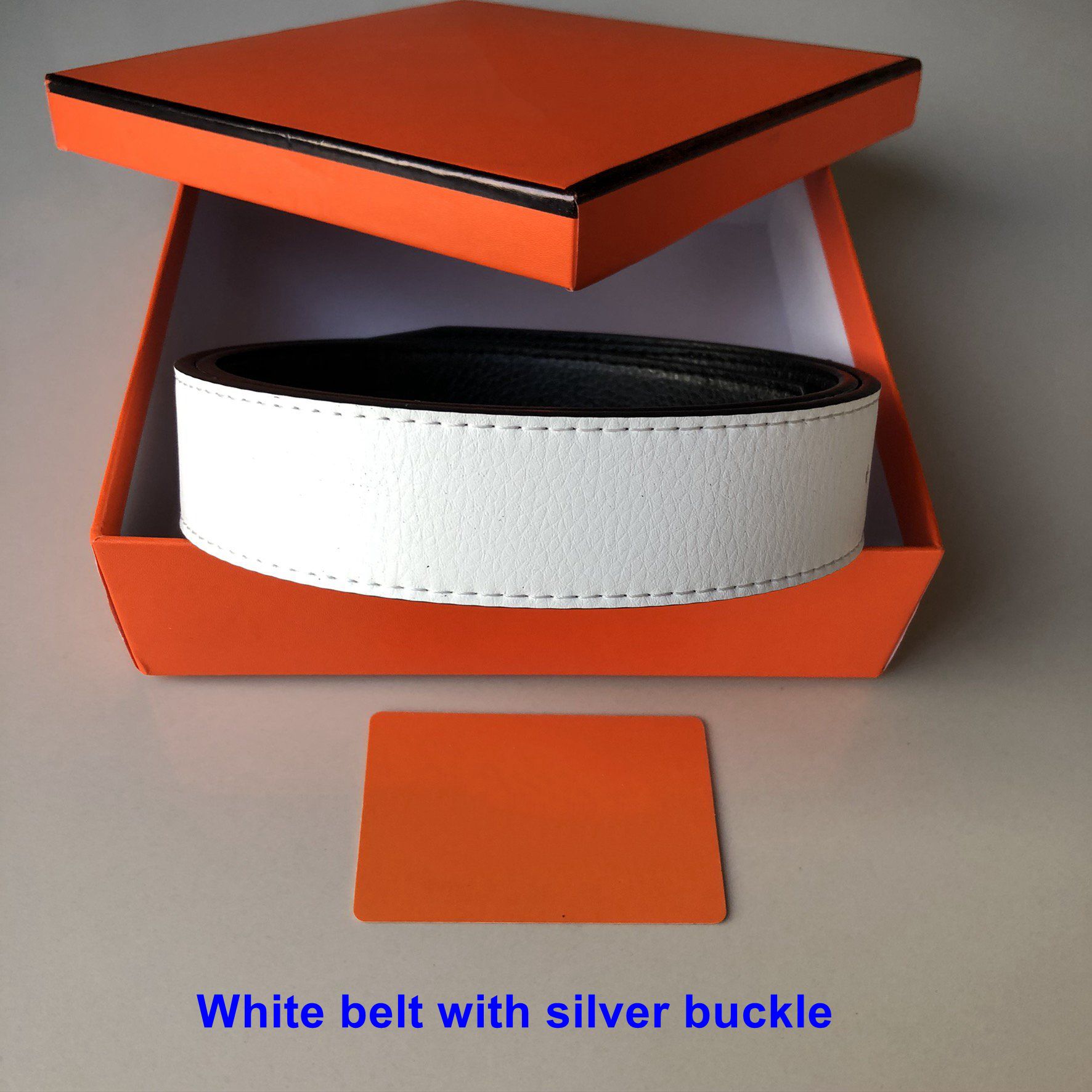 Ceinture blanche avec boucle en argent