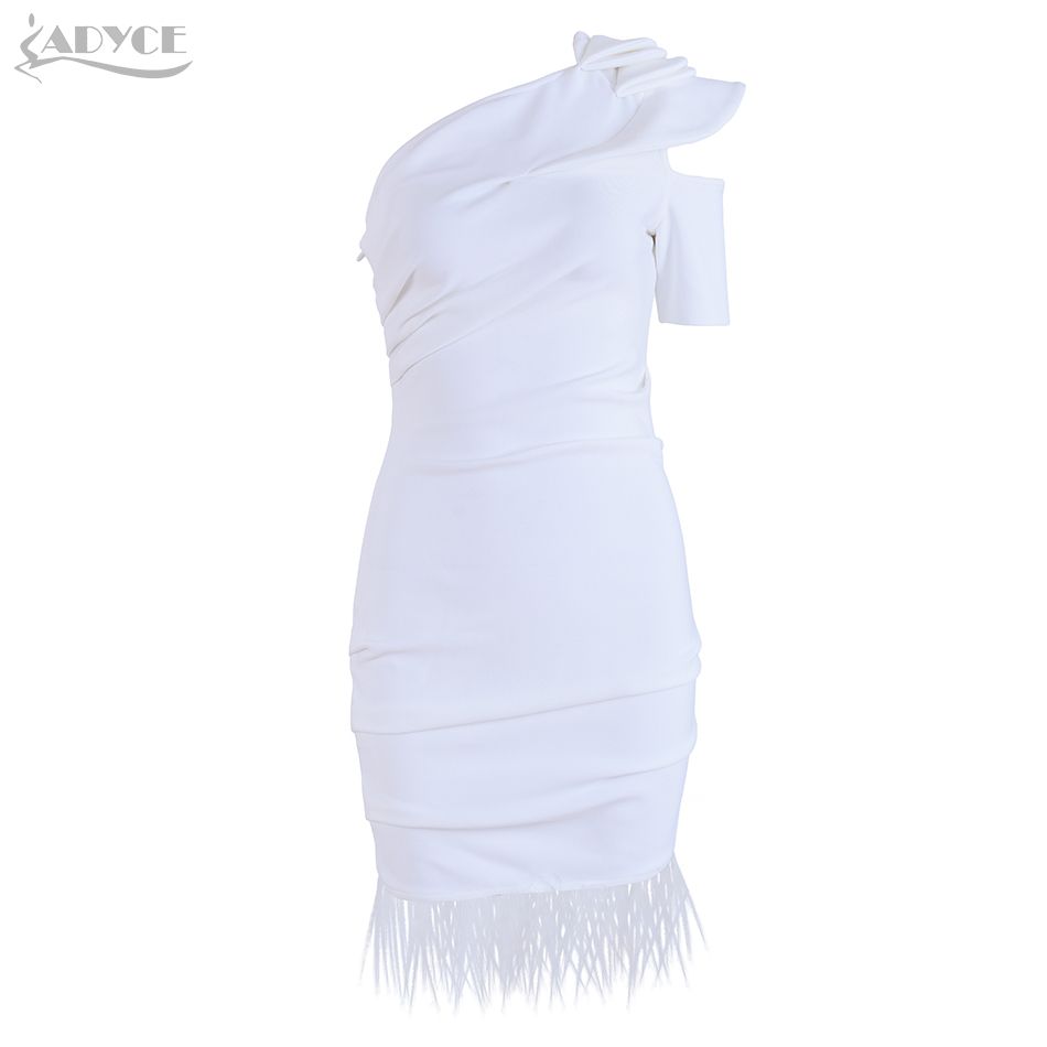 Beyaz bandaj elbise