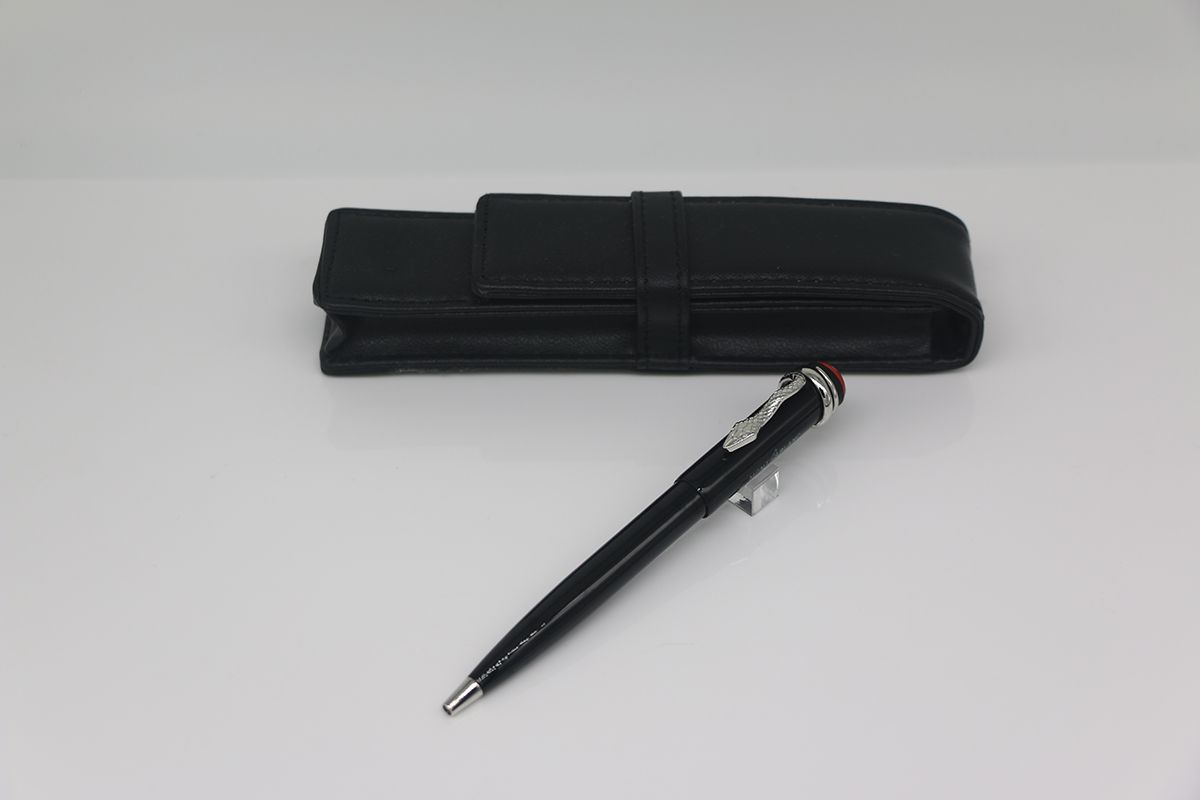 Pic.2 (القلم والحقيبة)