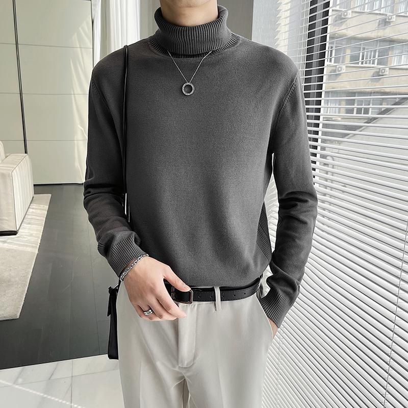 濃い灰色のセーター
