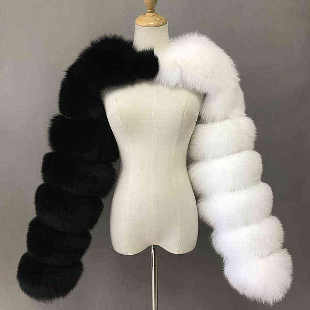 Czarny biały płaszcz