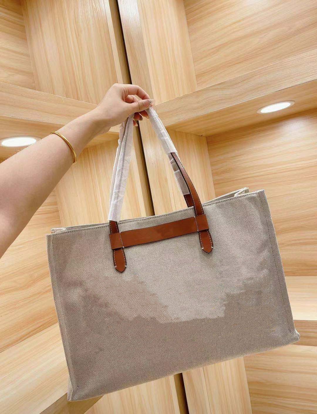 The 9 Best Tote Bags of 2023, According to Editors and Stylists
