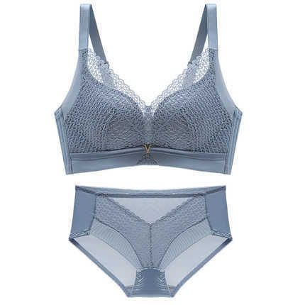 Bleu (montage de soutien-gorge)