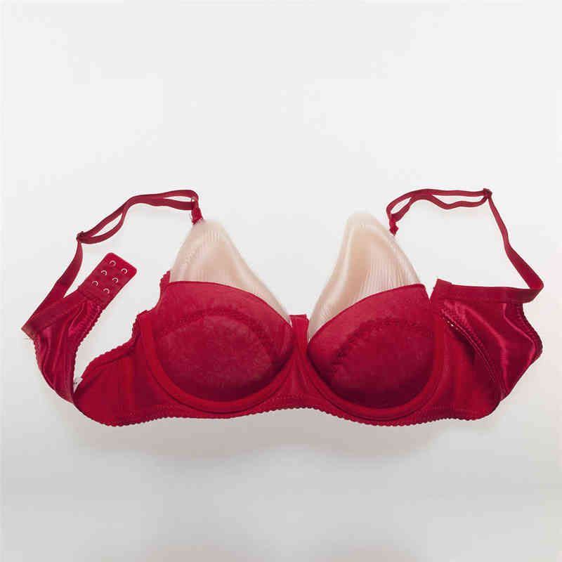 Reggiseno rosso e seno