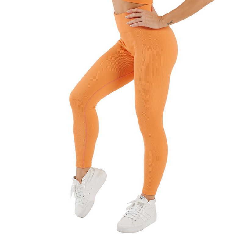 オレンジ色のズボン
