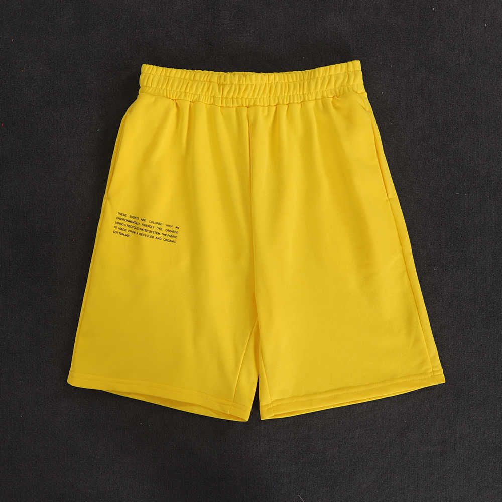 Shorts longos amarelos